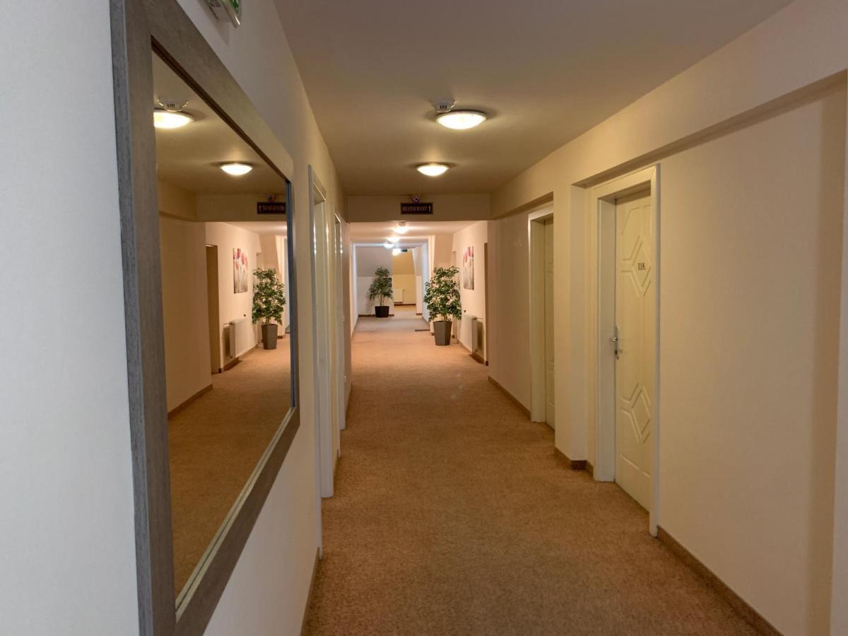 Nimrod Hotel Es Etterem Mosonmagyaróvár Εξωτερικό φωτογραφία